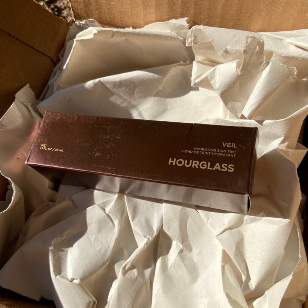 New Hourglass Veil Hydrating Skin Tint